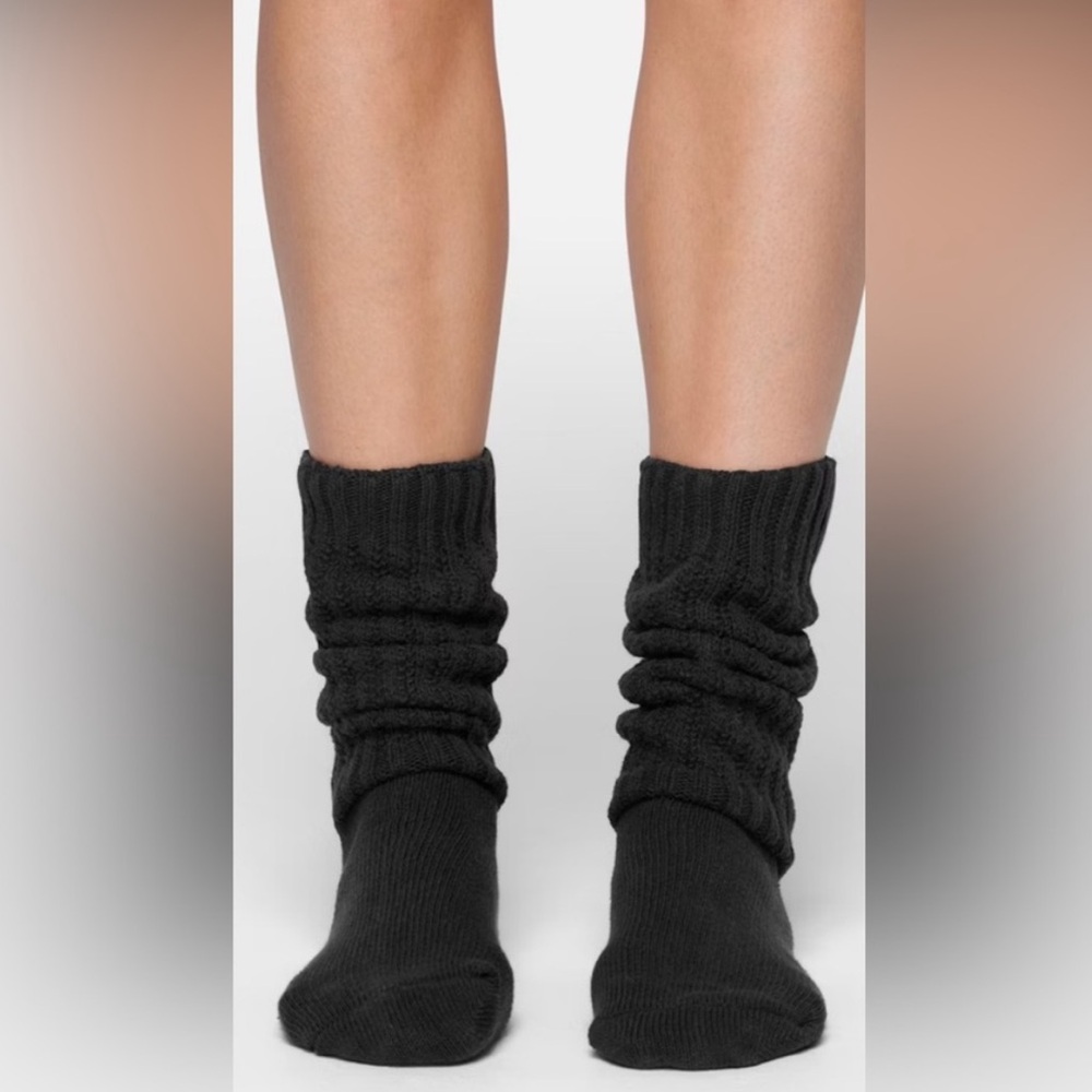 SKIMS slouchy socks black